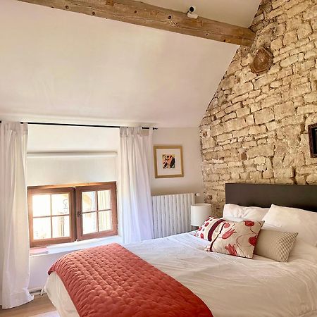 La Cour Des Delices Bed and Breakfast Gigny  Eksteriør billede