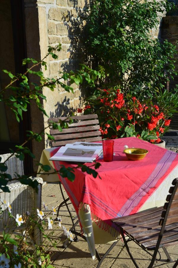 La Cour Des Delices Bed and Breakfast Gigny  Eksteriør billede