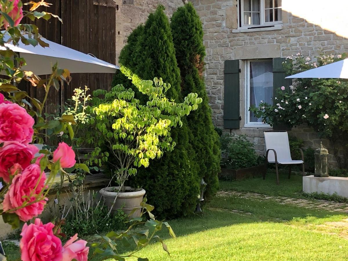 La Cour Des Delices Bed and Breakfast Gigny  Eksteriør billede
