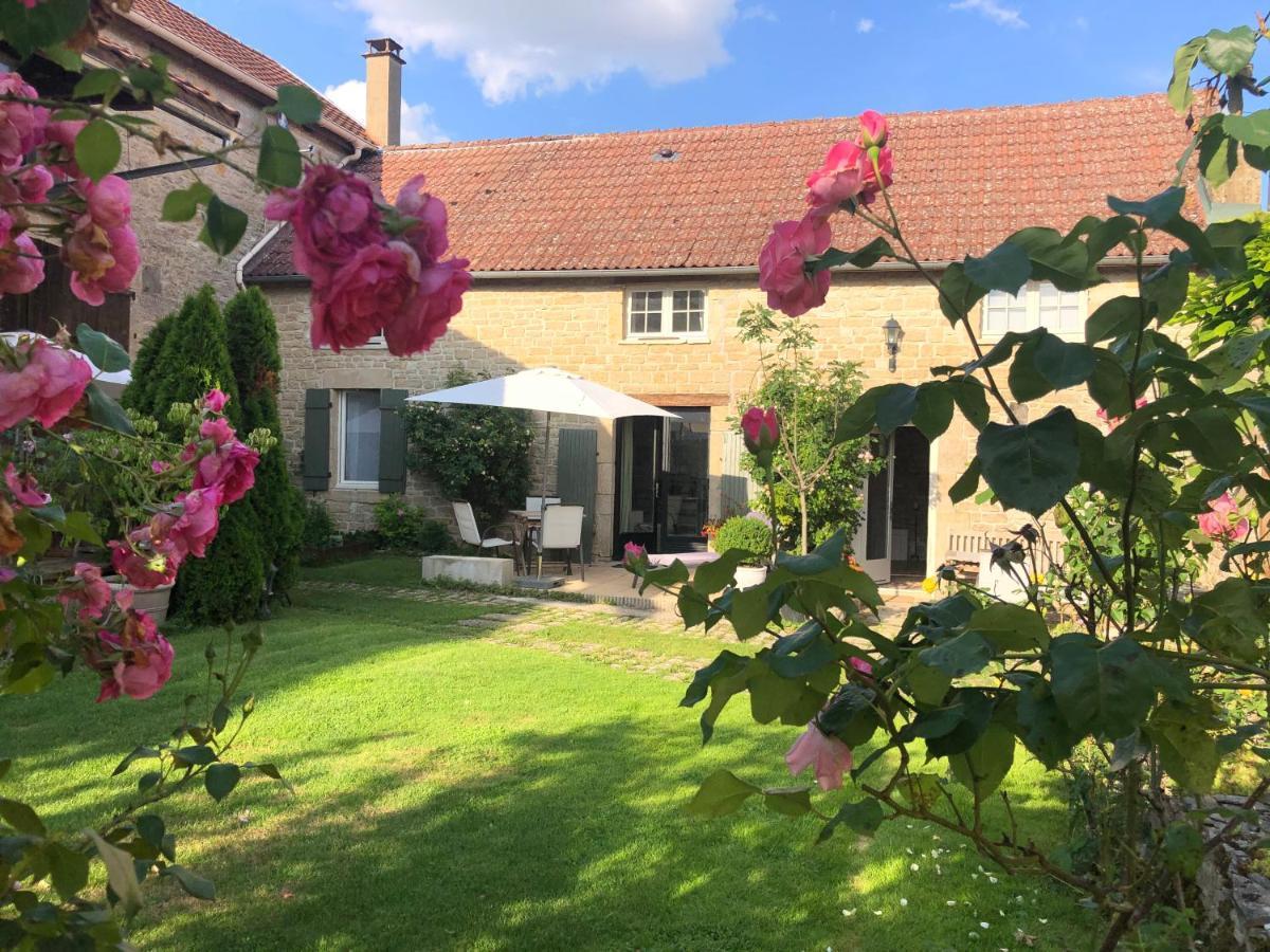 La Cour Des Delices Bed and Breakfast Gigny  Eksteriør billede