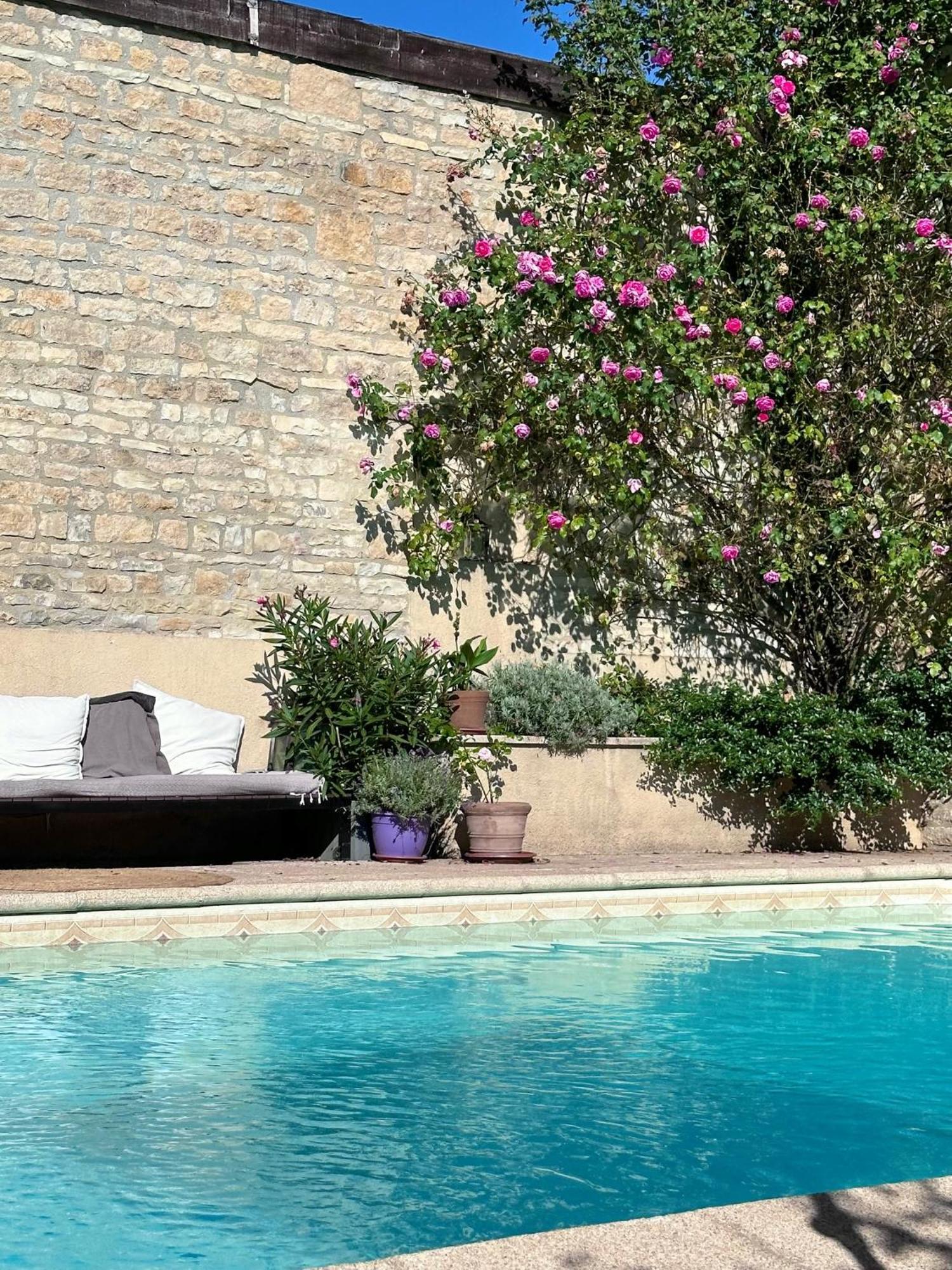 La Cour Des Delices Bed and Breakfast Gigny  Eksteriør billede