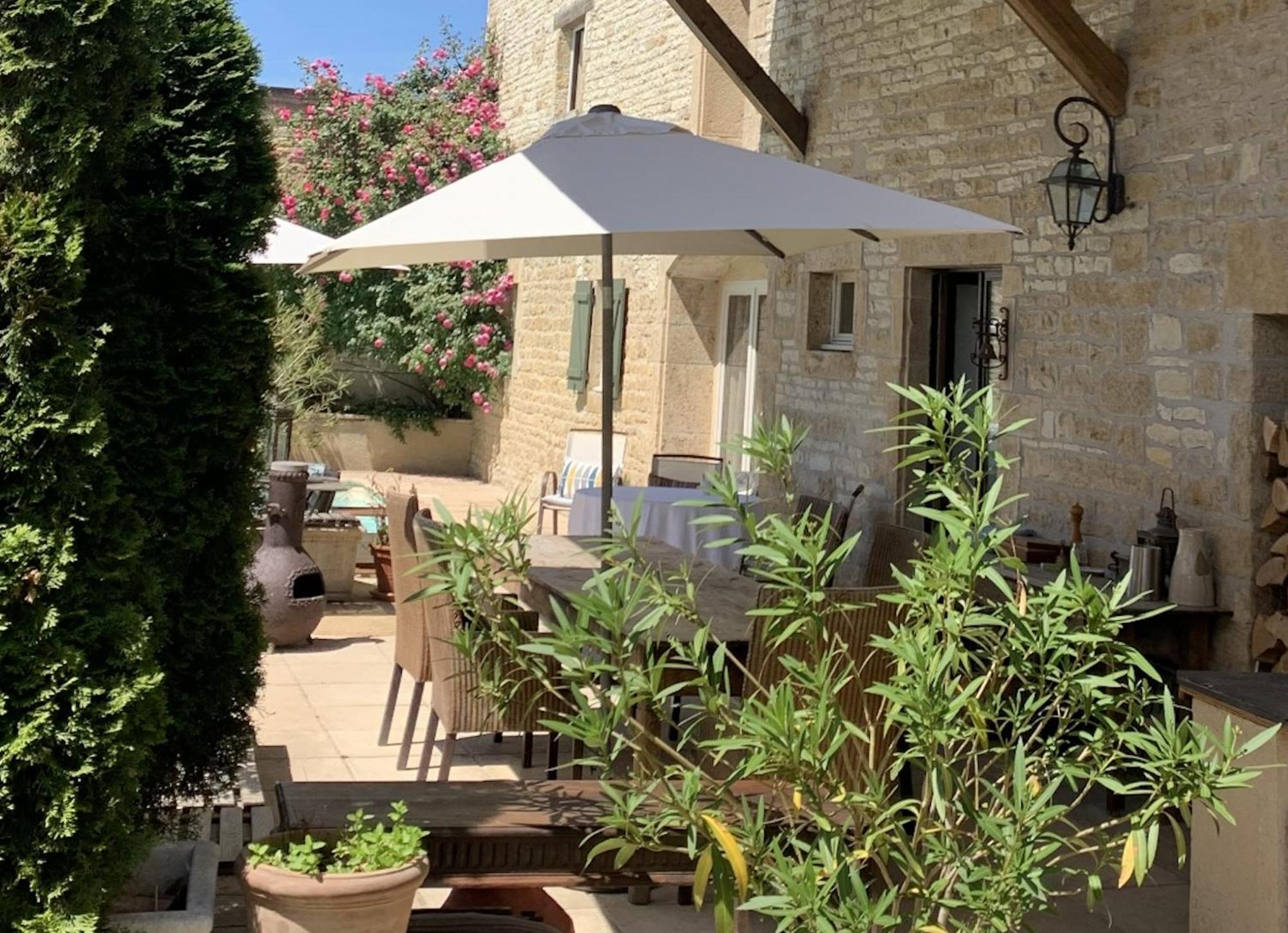 La Cour Des Delices Bed and Breakfast Gigny  Eksteriør billede